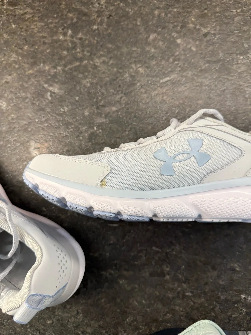 LIKE NEW Under Armour Charged Assert 9 Sneakers, Womens, Size 9